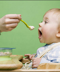 "婴儿何时添加辅食?辅食添加计划参上!"