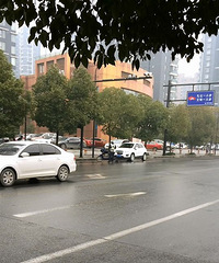 违章停车贴罚单究竟是为了什么?交警在寒风中笑了