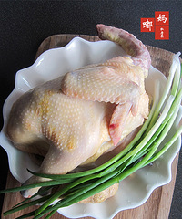 嘟妈简单年菜之9——滑嫩骨髓红白斩鸡