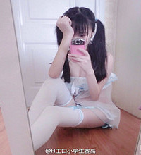 00后小学生微博晒胸器!