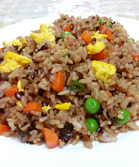 薇薇厨房--营养晚餐(四):五彩特色炒饭和蔬菜蒸卷