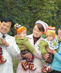 "杭州首例试管三胞胎已十岁 家庭依然一贫如洗"