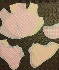 "宝贝最近爱上红肉火龙果,衣服毁了一件又一"