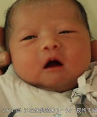 《一岁,她》