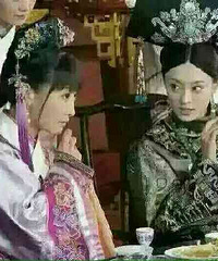 安陵容:几日不见,姐姐的肤色越发白嫩,怪