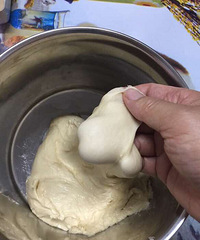 "自制面包 筋斗的面粉,虽然自作过程烦,孩"