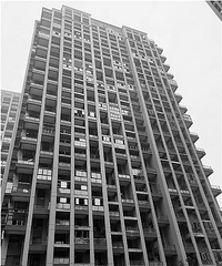 "露台错层设计掀起阳台浇筑潮 下沙不少小区违建成风"