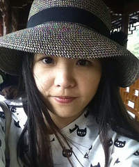 �з��������򳵵Ķ���Ů�� ��hold��ס��