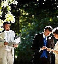 "【婚庆祝福】婚礼证婚人致辞范本"