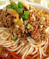 "炸酱面的做法 美味让你的流口水"