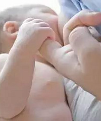 哺乳遇上“大姨妈”来访!到底该怎么办?