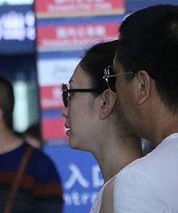 结婚后也学会秀恩爱了