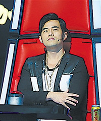 周杰伦没在录好声音却来我们公司了 还是跟贱停疯一起合作
