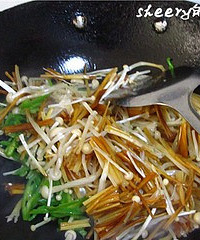 炒金针菇的做法:简单快捷方便美味!