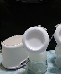 转新安怡的双边电动吸奶器,母乳喂养的超级