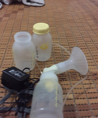 转卖美德乐吸奶器,图片上的所有东西,有盒