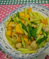 "芒果芦笋炒鲍片"