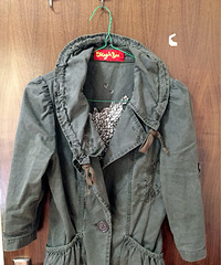 因为怀孕生娃之前的衣服都穿不下了,衣服都