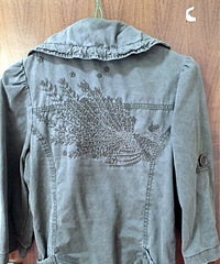 因为怀孕生娃之前的衣服都穿不下了,衣服都