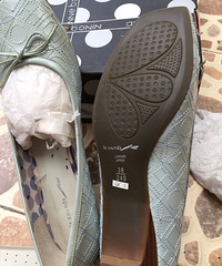 ����˹����Ь��38�룬�����ڼ���Ĵ�δ��