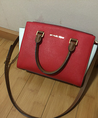 转2个包,一个是michael kors
