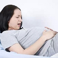 "为什么怀孕了四个月肚子疼?"