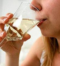"孕妇能喝啤酒吗?必须戒酒"