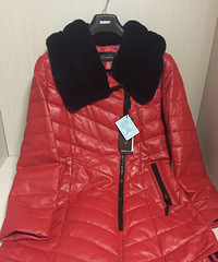 朋友转一件全新羊皮羽绒服 大红色 专柜货