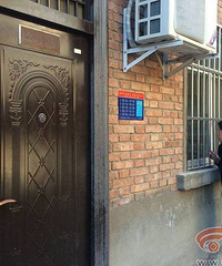 "【悲剧】她被人用冷冻牛精子的东西涂脸,结果毁容"