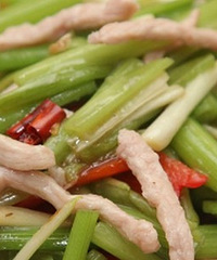 吃芹菜的注意事项,芹菜叶子也是可以吃的!