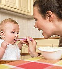 婴儿期饮食营养提示 精选食谱看这里