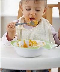 "四个月的宝宝如何添加辅食?辅食添加不能过量"