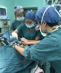 "浙江产妇除夕夜突发羊水栓塞 惊心动魄两小时生死大抢"