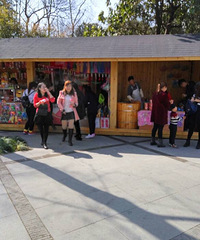 苏堤花港观鱼农夫山泉卖6元一瓶 景区不管管吗?
