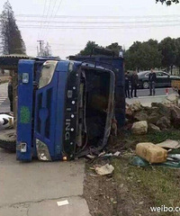 ��Ԫ�����ش�ͨ�¹ʣ�һ��������һ������