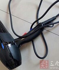 "孕期使用这一物对胎儿不利\n\n我们每次洗完头"