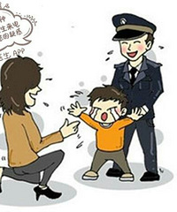 孩子怕警察差点出意外,妈妈们千万别再吓唬