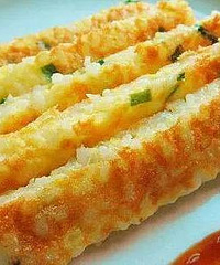 【主妇技能】剩米饭别再炒了,这样做比炒饭好吃一万倍!