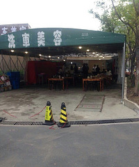 瑞莱克斯大酒店边上洗车房里开了个餐饮店 你敢吃吗