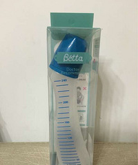 朋友从日本帮忙带回的betta贝塔奶瓶(