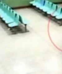 ���£��˷��ӹ�ƭ��ͯ�ֳ����У������ų�һ���亹