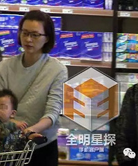 春晚当家主持 43岁董卿真的当妈了!