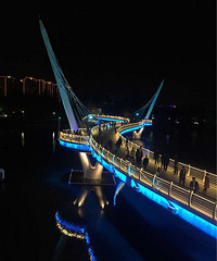 �����ߵ����ڸ�ʲô  �乫԰����չ