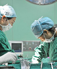 "预产期过了还没动静,医生剖腹产一看众人都震惊了!"