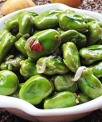 我们这里蚕豆出来了 用蚕豆米做的应季蔬菜真实享受