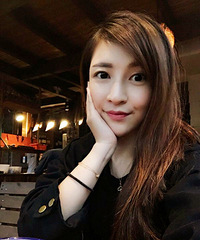 青芝坞深处,茶田环绕,满目的绿色摇曳,搪
