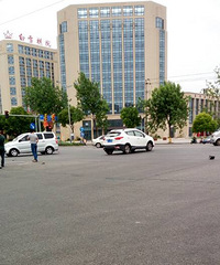 二环东路与塘汇路口发生车祸