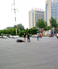 二环东路与塘汇路口发生车祸