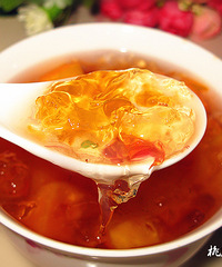 "初夏养生滋润糖水【木瓜炖桃胶】"