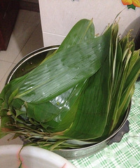 端午节粽子包起,还在蒸熟中